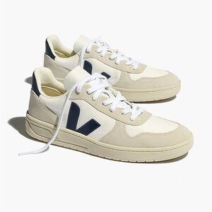 Men’s Veja V-10 B-Mesh Sneakers NWT